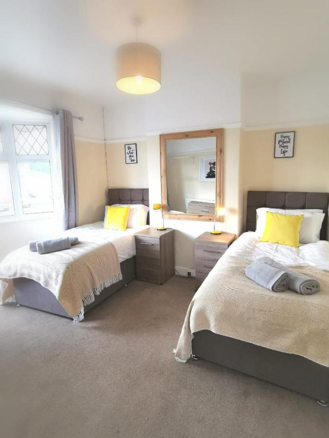 Off Road Parking, Garden, Tv In Every Room Swansea Exterior foto